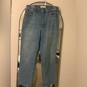 The Ankle Straight Ultra High Rise Abercrombie & Fitch jeans. Size 30/10